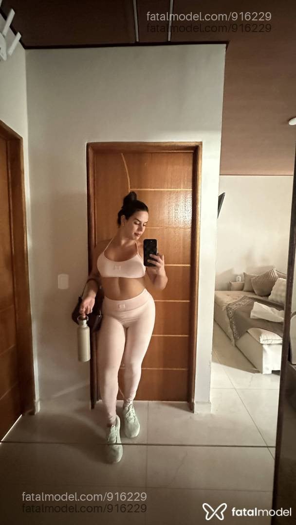 Acompanhante travesti morena (o) de olhos pretos - RENATA