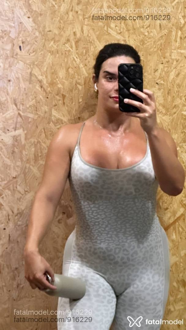 Acompanhante travesti morena (o) de olhos pretos - RENATA
