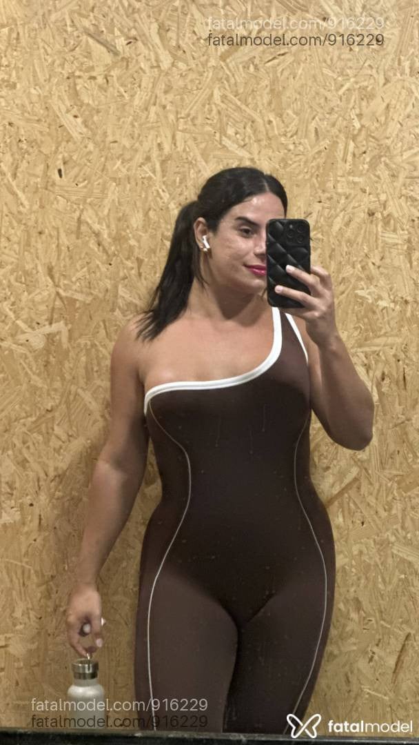 Acompanhante travesti morena (o) de olhos pretos - RENATA