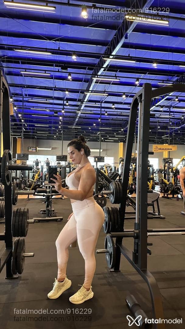 Acompanhante travesti morena (o) de olhos pretos - RENATA