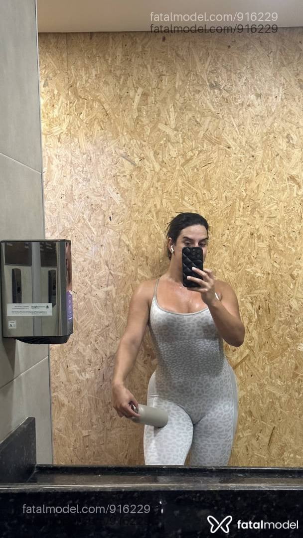 Acompanhante travesti morena (o) de olhos pretos - RENATA