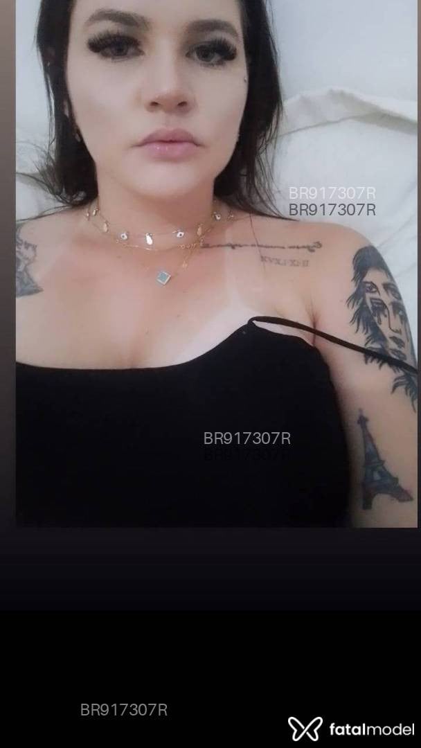 Acompanhante mulher com cabelo castanho de olhos verdes em Araraquara - Mariana