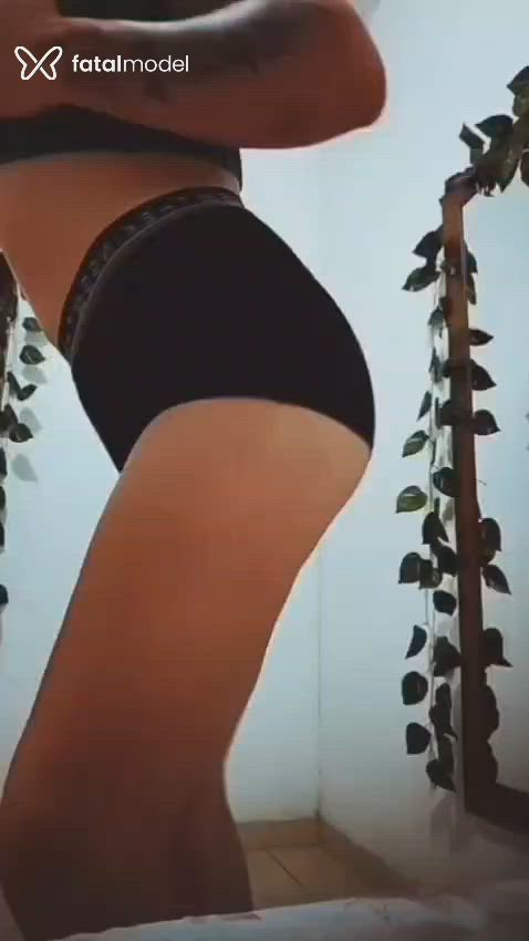Acompanhante mulher trans com cabelo castanho de olhos verdes - LIViA Almeida Acompanhante mulher trans com cabelo castanho de olhos verdes - LIViA Almeida