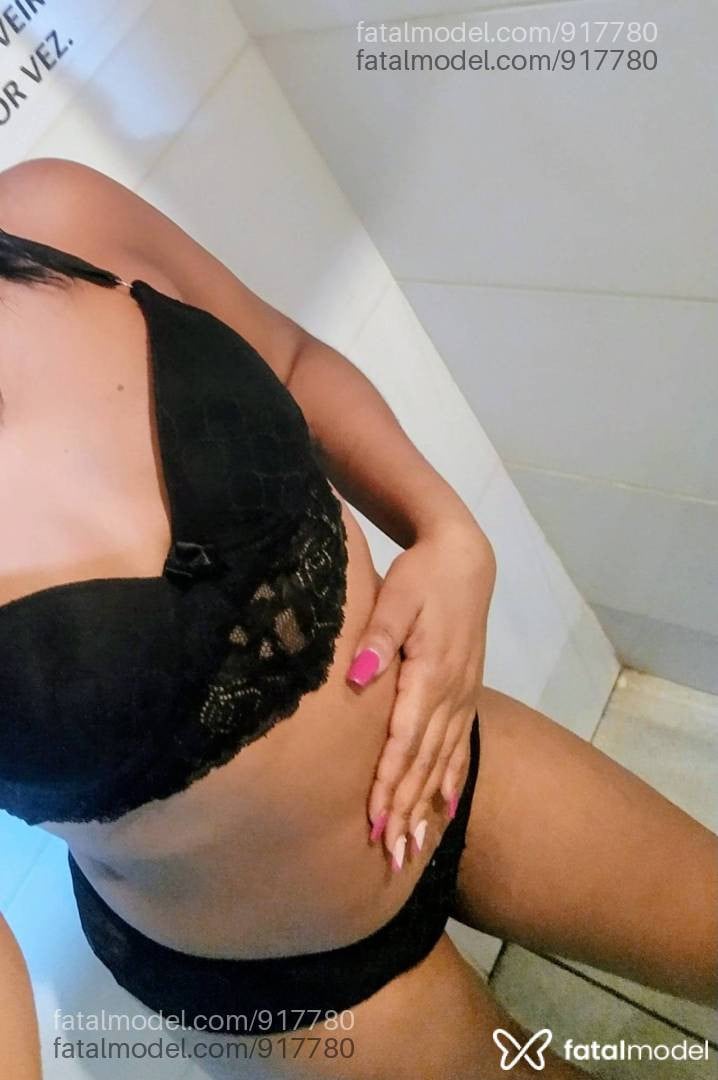 Acompanhante mulher morena (o) de olhos pretos - Yzabella Fortunato