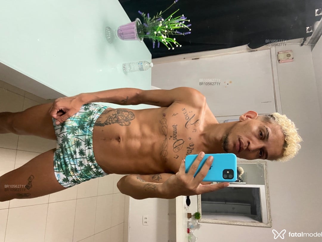 Acompanhante homem com cabelo castanho de olhos pretos em São José do Rio Preto - ÍNDIO