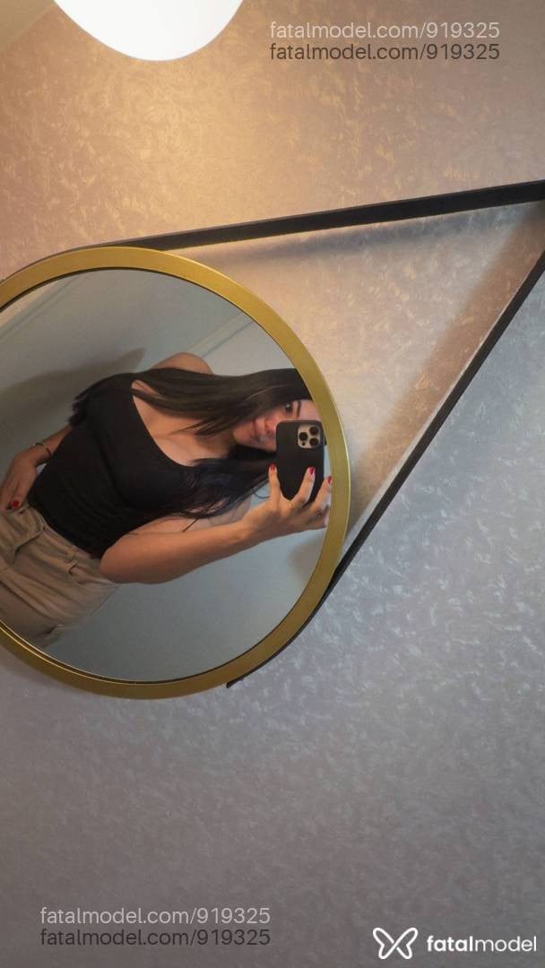 Acompanhante mulher trans com cabelo castanho de olhos castanhos - Marisol Teixeira