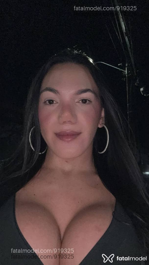 Acompanhante mulher trans com cabelo castanho de olhos castanhos - Marisol Teixeira
