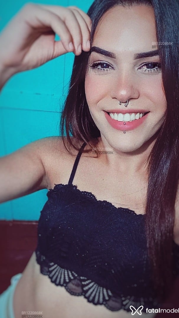 Acompanhante mulher trans com cabelo castanho de olhos castanhos em Jóia Acompanhante mulher trans com cabelo castanho de olhos castanhos em Jóia - Laysla