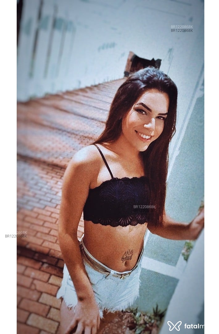 Acompanhante mulher trans com cabelo castanho de olhos castanhos em Jóia Acompanhante mulher trans com cabelo castanho de olhos castanhos em Jóia - Laysla