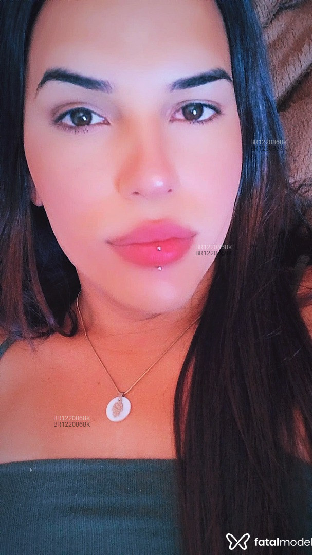 Acompanhante mulher trans com cabelo castanho de olhos castanhos em Jóia Acompanhante mulher trans com cabelo castanho de olhos castanhos em Jóia - Laysla