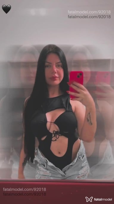 Acompanhante mulher morena (o) de olhos azuis em Penha - Alana rodrigues