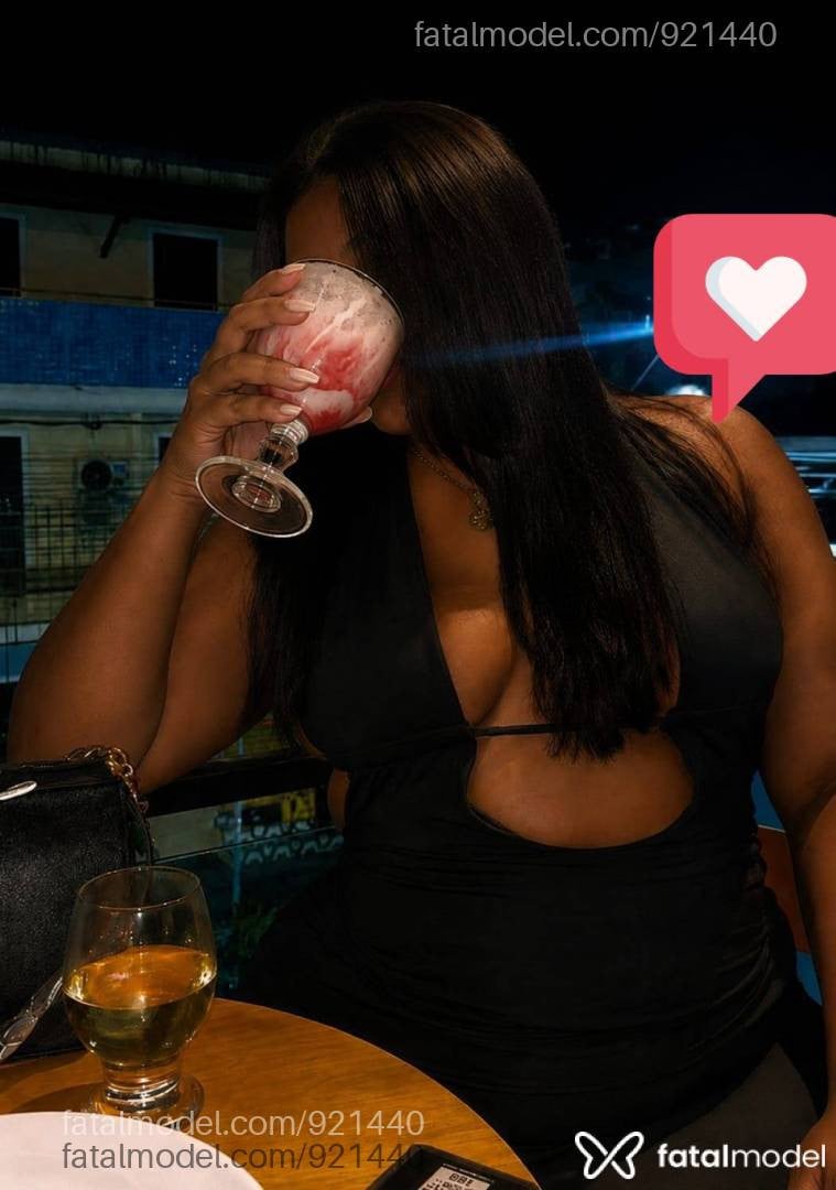 Acompanhante mulher morena (o) de olhos pretos - Amanda Rosali