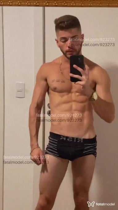Acompanhante homem loira (o) de olhos verdes em Balneário Camboriú - Marcus Vinicius