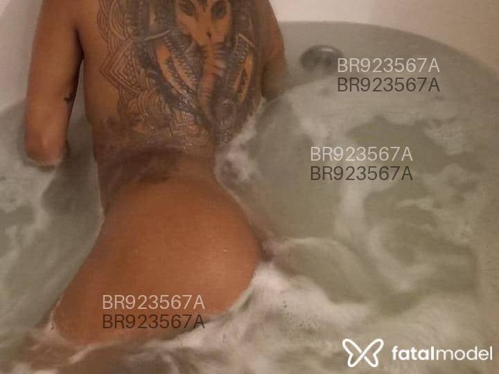 Acompanhante mulher com cabelo castanho de olhos castanhos - Carolina