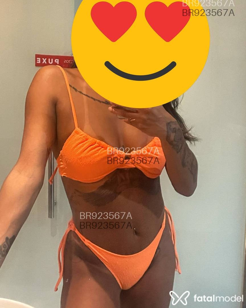 Acompanhante mulher com cabelo castanho de olhos castanhos - Carolina