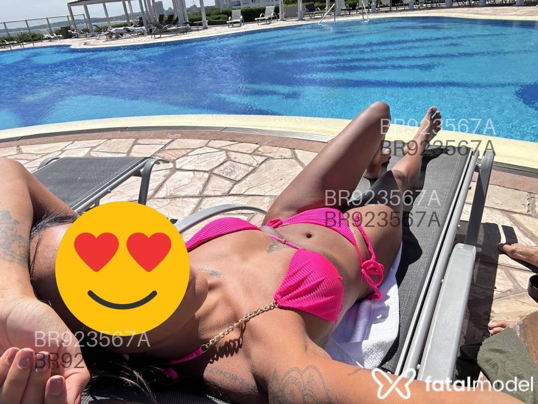 Acompanhante mulher com cabelo castanho de olhos castanhos - Carolina