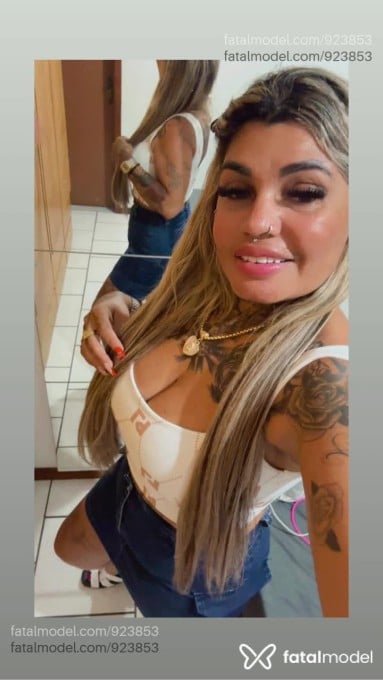 Acompanhante mulher loira (o) de olhos castanhos em Itapema - Lavínia Albertony