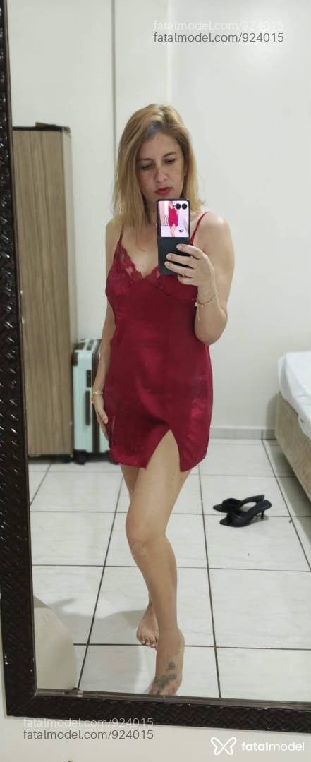 Acompanhante mulher loira (o) de olhos castanhos - Suellen Lins