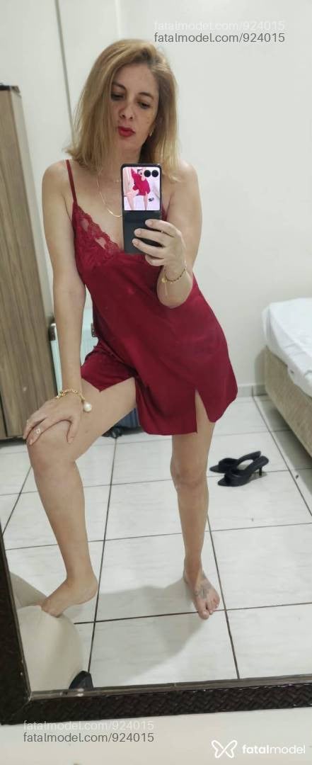 Acompanhante mulher loira (o) de olhos castanhos - Suellen Lins