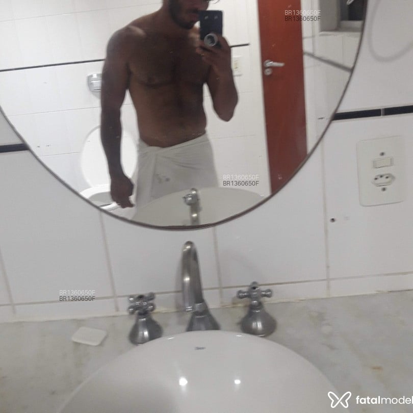 Acompanhante homem com cabelo castanho de olhos castanhos em Curitiba - Junior