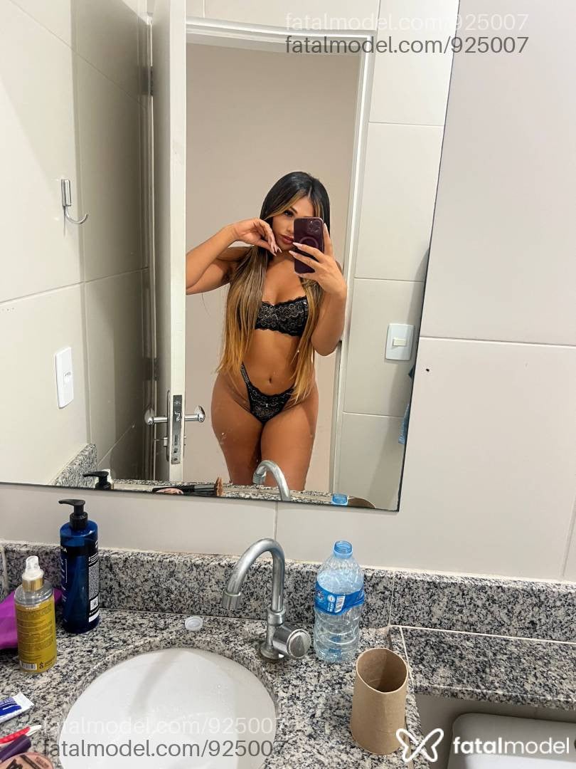 Acompanhante mulher trans loira (o) de olhos mel - Vanessinha