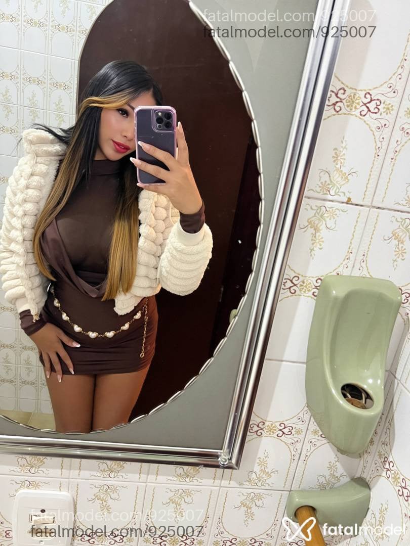 Acompanhante mulher trans loira (o) de olhos mel - Vanessinha