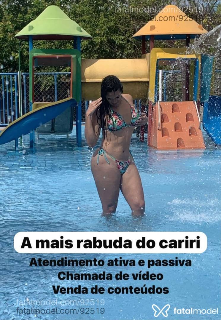 Acompanhante mulher trans morena (o) de olhos pretos - Flávia