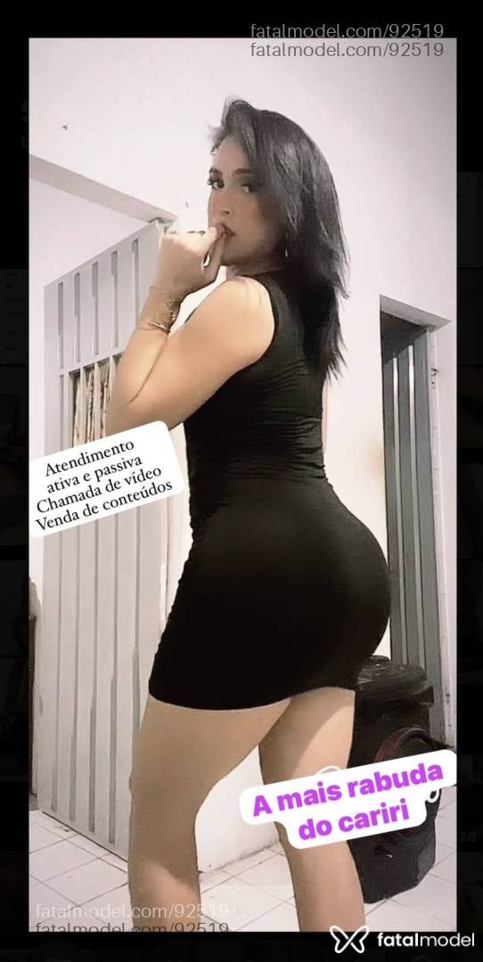 Acompanhante mulher trans morena (o) de olhos pretos - Flávia