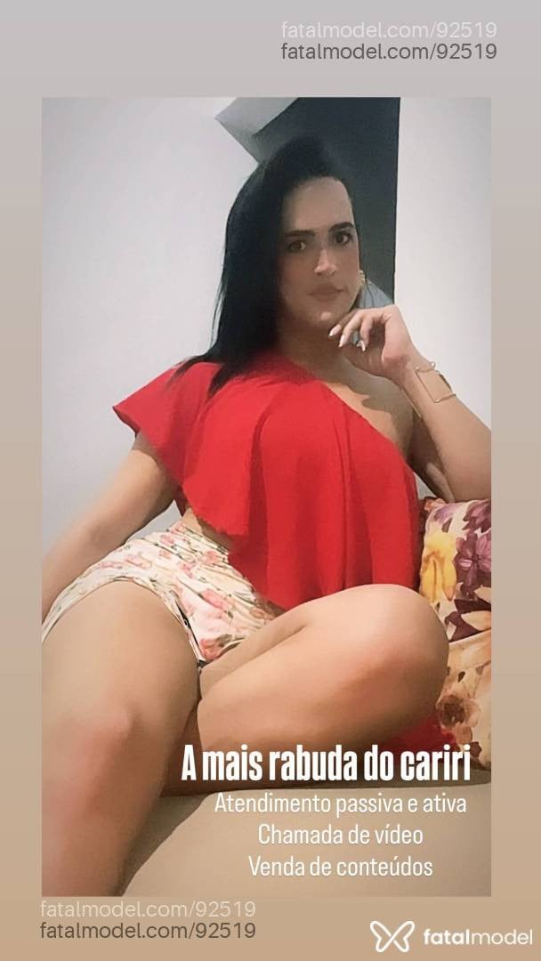 Acompanhante mulher trans morena (o) de olhos pretos - Flávia