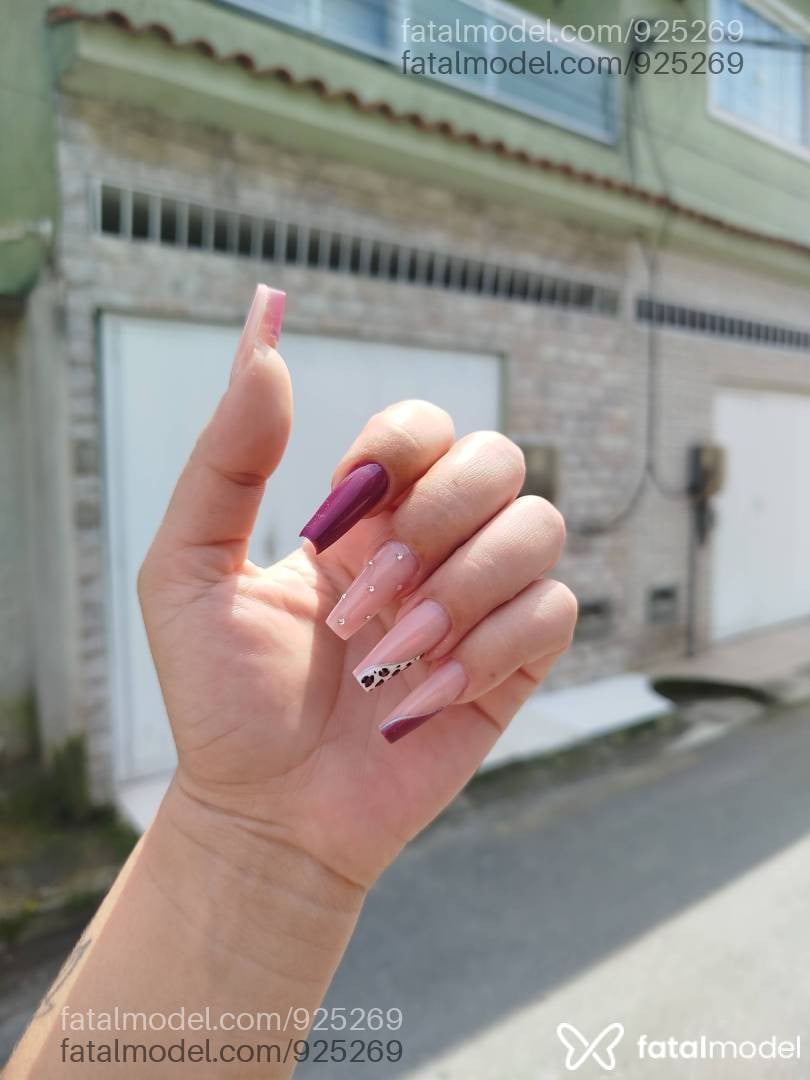 Acompanhante mulher com cabelo castanho de olhos castanhos - Luana Zarf