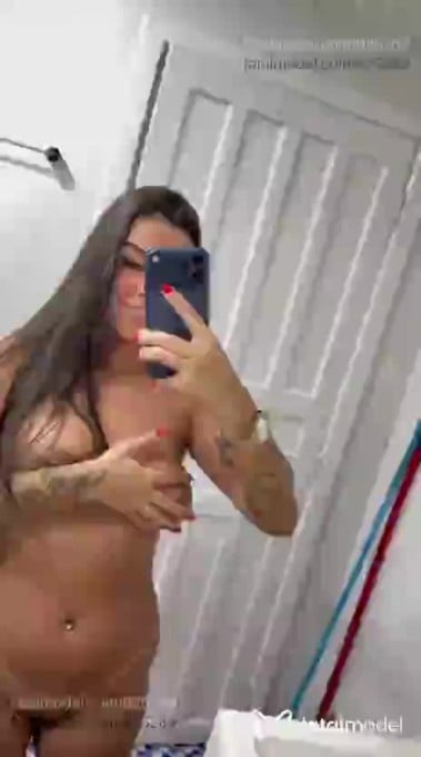 Acompanhante mulher com cabelo castanho de olhos castanhos em Macaé Acompanhante mulher com cabelo castanho de olhos castanhos em Macaé - Luana Zarf