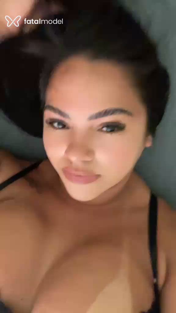 Acompanhante mulher morena (o) de olhos castanhos - Morena