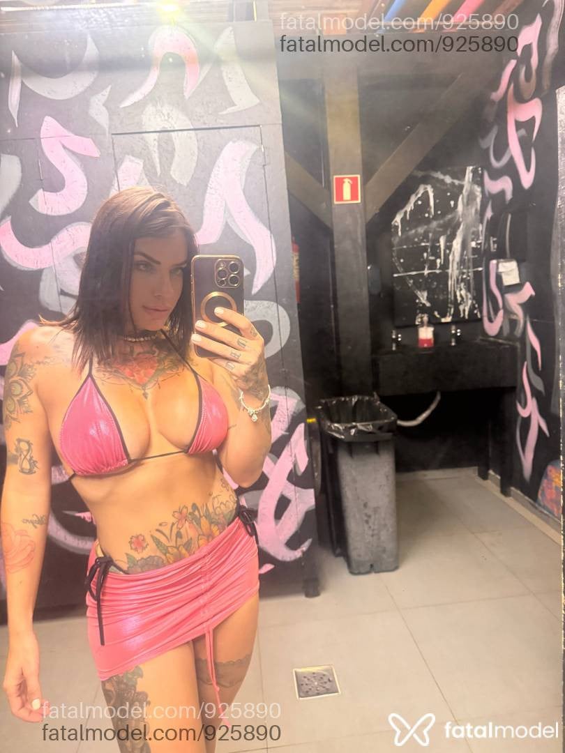 Acompanhante mulher com cabelo castanho de olhos verdes em Jaraguá do Sul Acompanhante mulher com cabelo castanho de olhos verdes em Jaraguá do Sul - Manuela