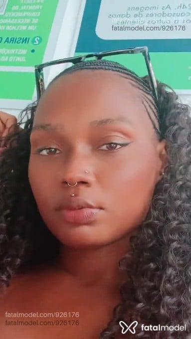 Acompanhante mulher com cabelo castanho de olhos castanhos em Virtual Acompanhante mulher com cabelo castanho de olhos castanhos em Virtual - Ludmila