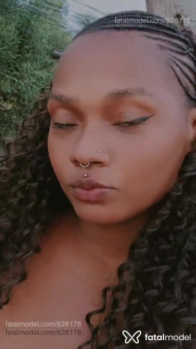 Acompanhante mulher com cabelo castanho de olhos castanhos em Virtual Acompanhante mulher com cabelo castanho de olhos castanhos em Virtual - Ludmila