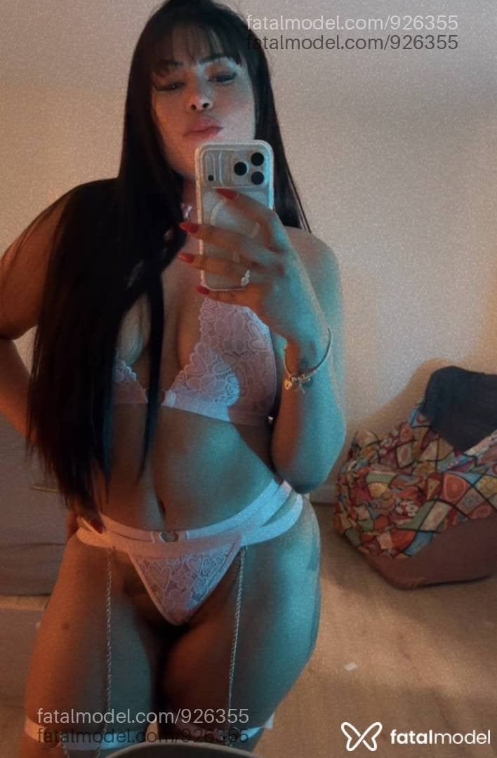Acompanhante mulher morena (o) de olhos pretos - Pietra Carvalho