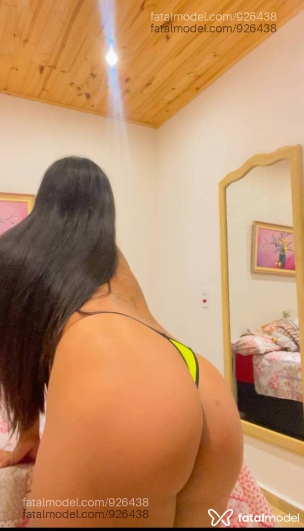 Acompanhante mulher com cabelo castanho de olhos mel - Biatriz Nogueira
