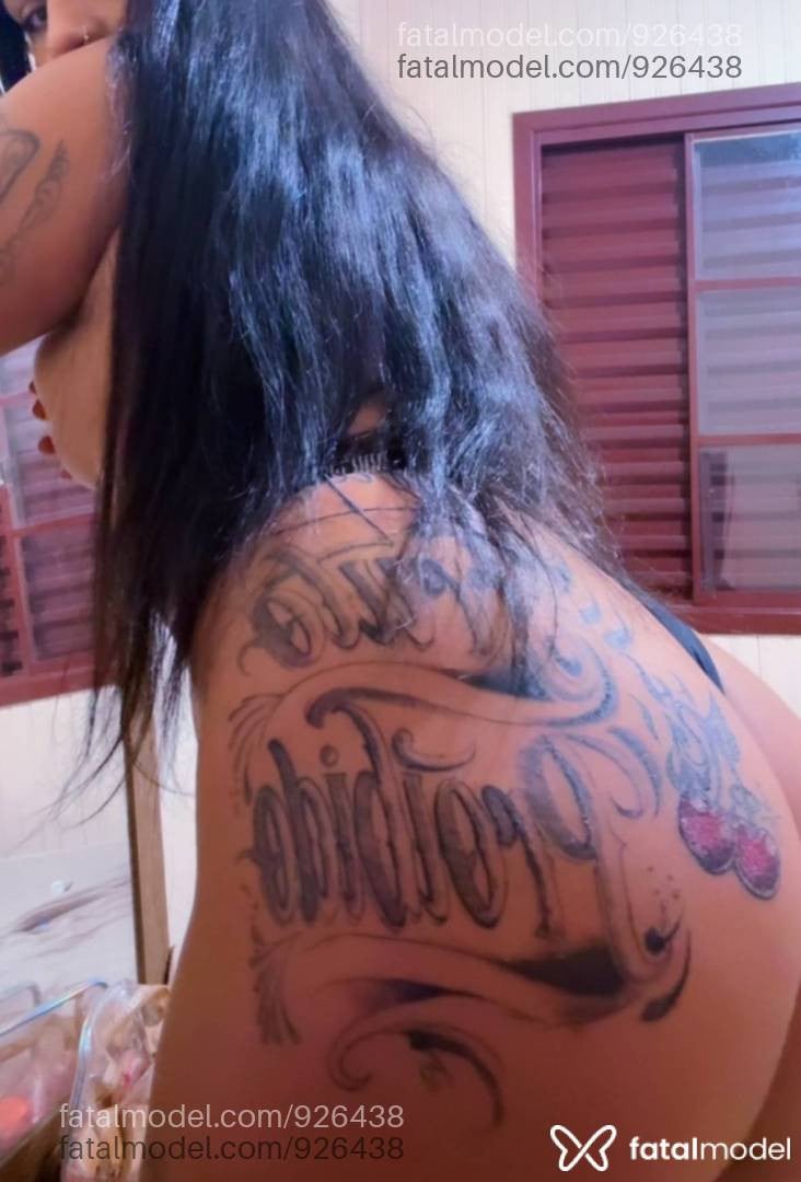 Acompanhante mulher com cabelo castanho de olhos mel - Biatriz Nogueira