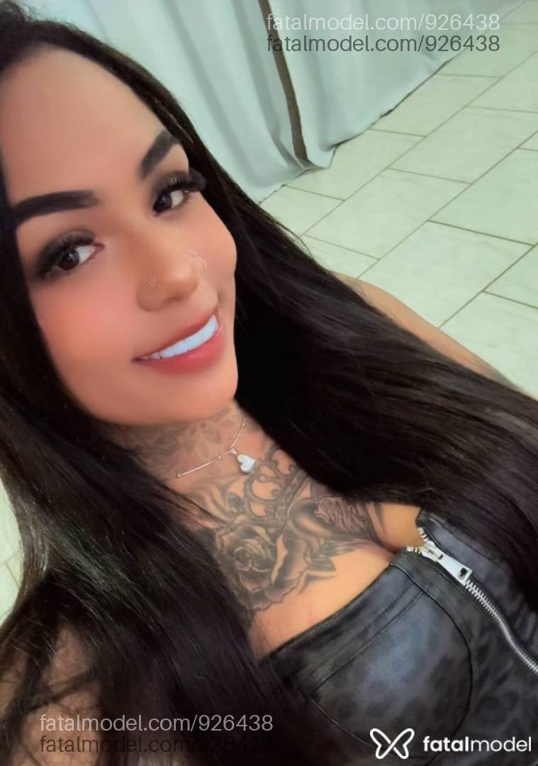 Acompanhante mulher com cabelo castanho de olhos mel - Biatriz Nogueira