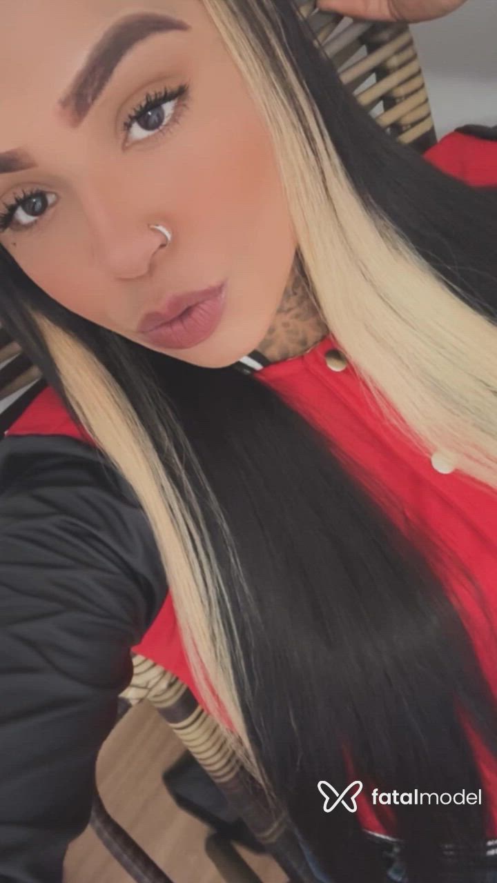 Acompanhante mulher com cabelo castanho de olhos mel - Biatriz Nogueira