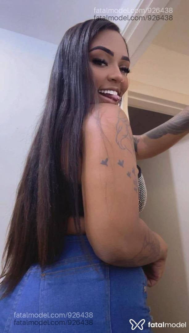 Acompanhante mulher com cabelo castanho de olhos mel - Biatriz Nogueira