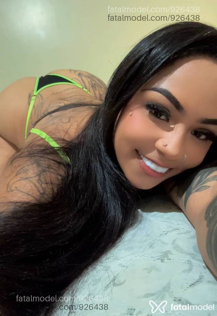 Acompanhante mulher com cabelo castanho de olhos mel - Biatriz Nogueira