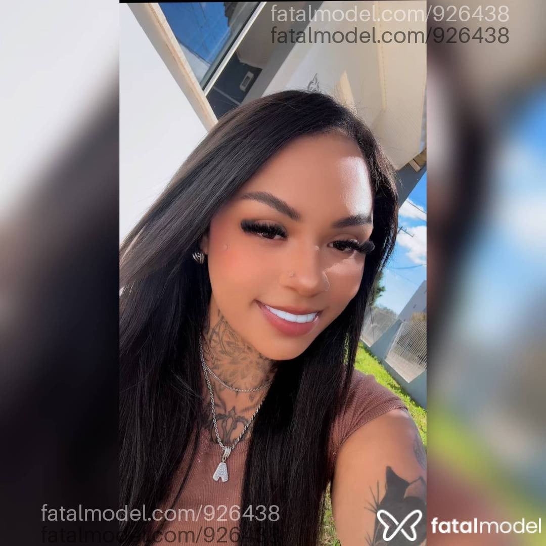 Acompanhante mulher com cabelo castanho de olhos mel - Biatriz Nogueira