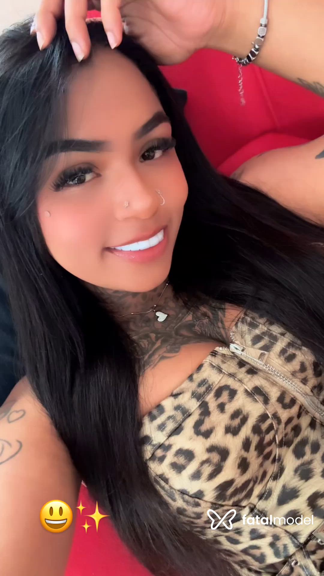 Acompanhante mulher com cabelo castanho de olhos mel - Biatriz Nogueira