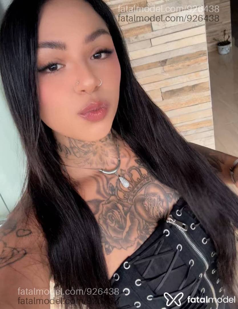 Acompanhante mulher com cabelo castanho de olhos mel - Biatriz Nogueira