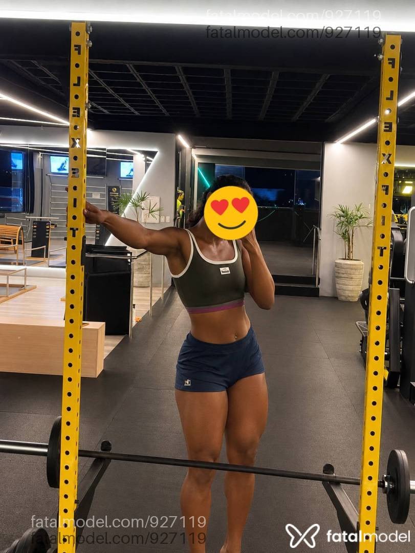 Acompanhante mulher trans morena (o) de olhos castanhos - Morena