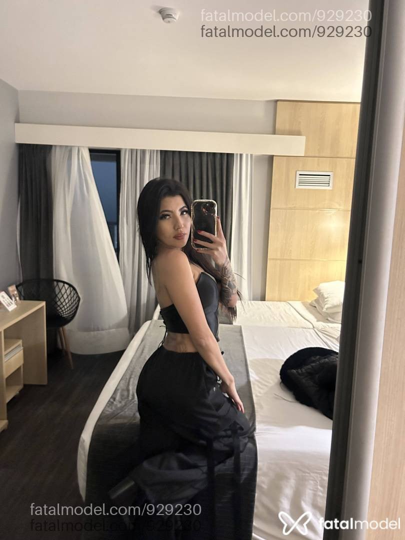 Acompanhante mulher morena (o) de olhos verdes - Luna Cartier Minei