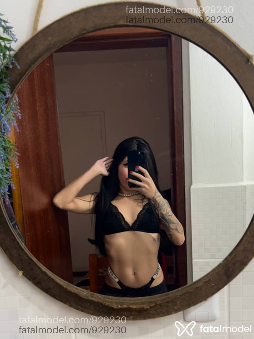 Acompanhante mulher morena (o) de olhos verdes - Luna Cartier Minei