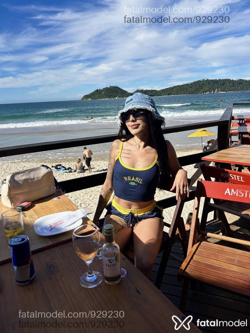 Acompanhante mulher morena (o) de olhos verdes - Luna Cartier Minei Acompanhante mulher morena (o) de olhos verdes - Luna Cartier Minei