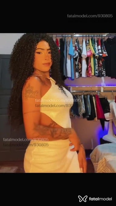 Acompanhante mulher com cabelo castanho de olhos pretos - Katrina
